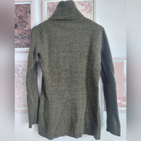 BR merino wool  medium ribbed turtleneck, olive green - Picture 5 of 11